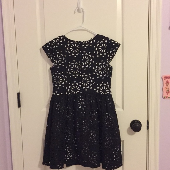 Girls dress - Picture 2 of 3